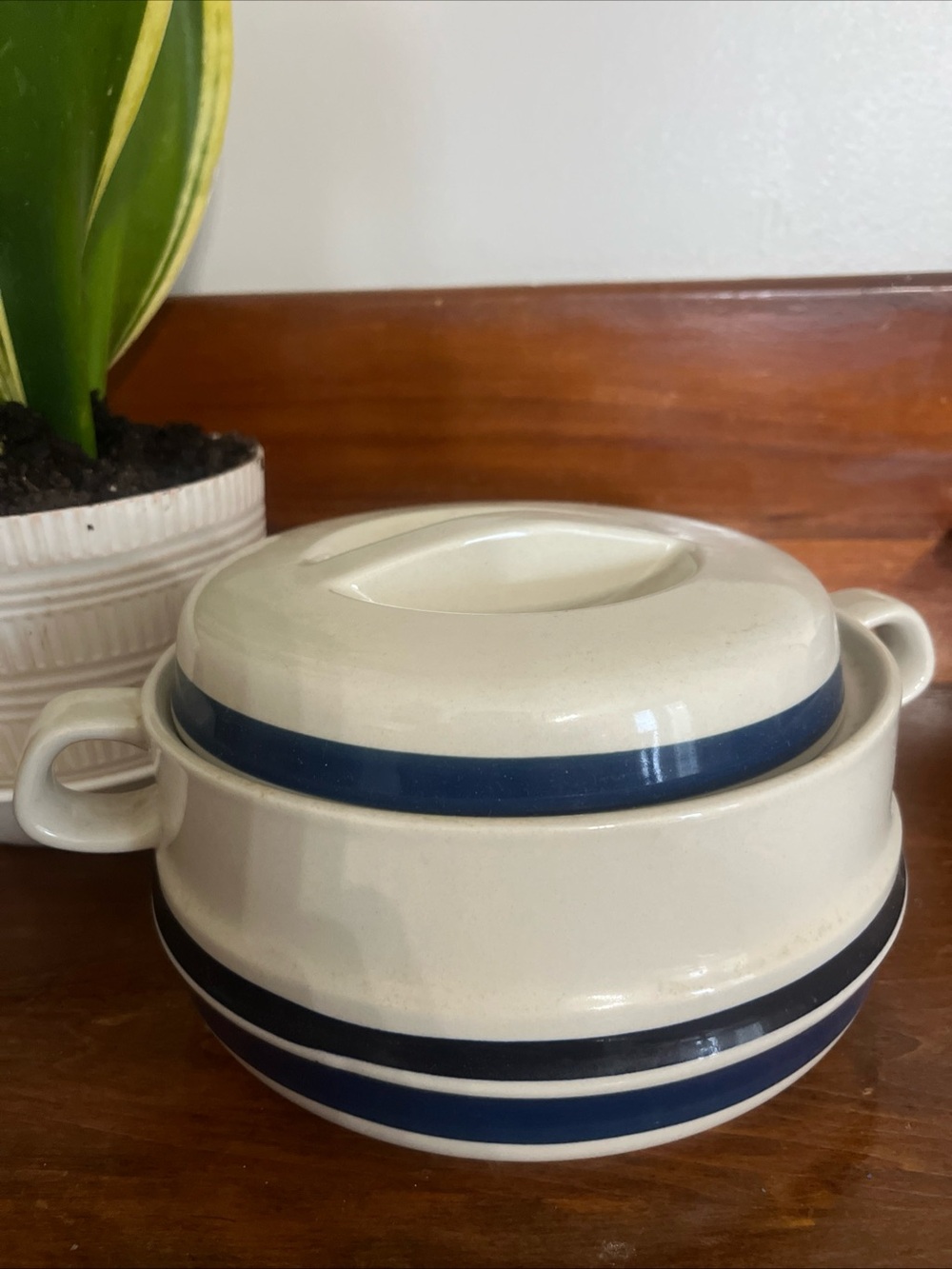 Vintage ESTATE Hearthside Hand Painted Stoneware Lidded Casserole Dish